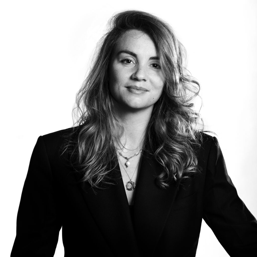 victoria besson en h.d
